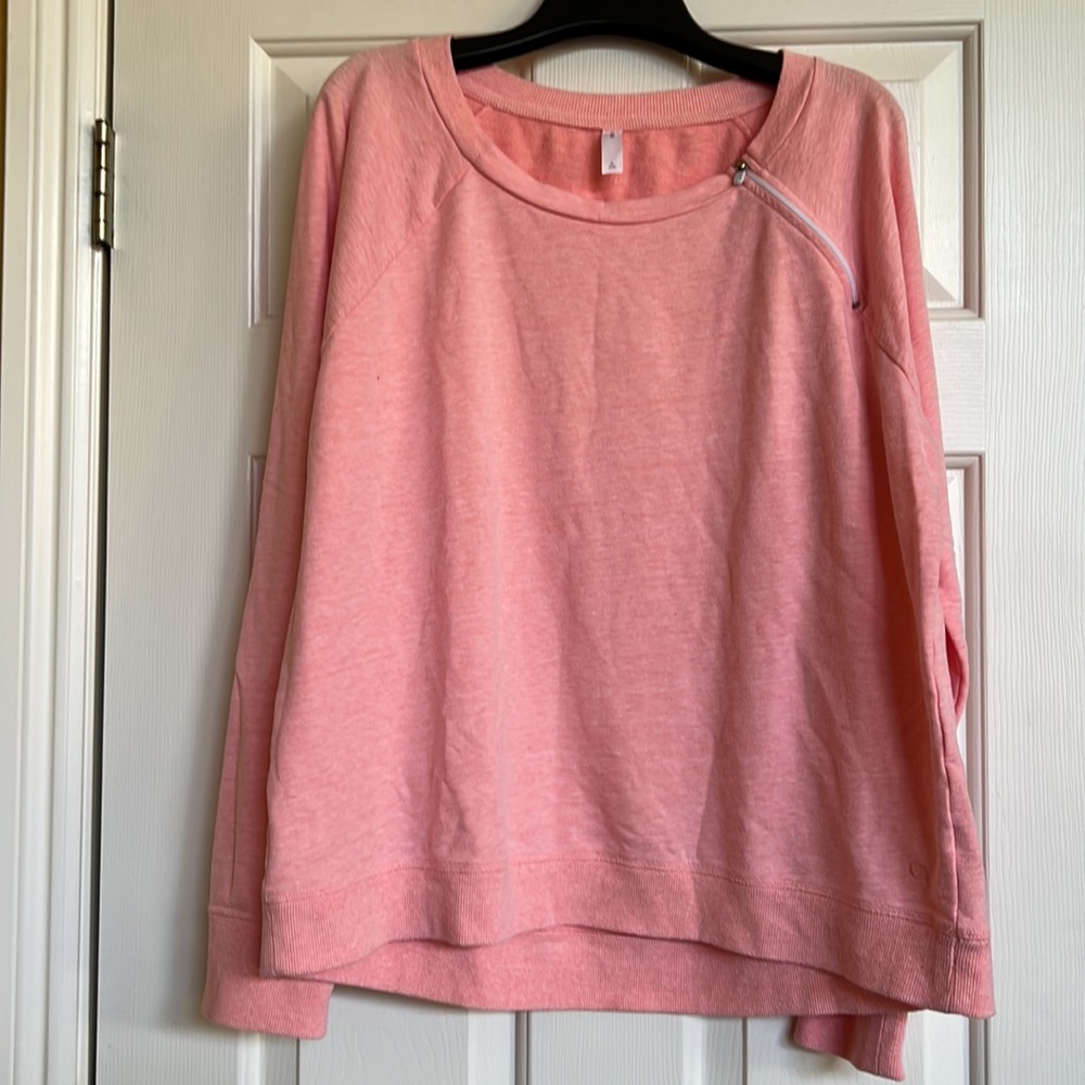 GAP Fit sweatshirt / tops ( NWOT )